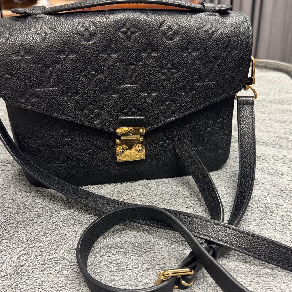 Louis Vuitton Monogram Pochette Métis